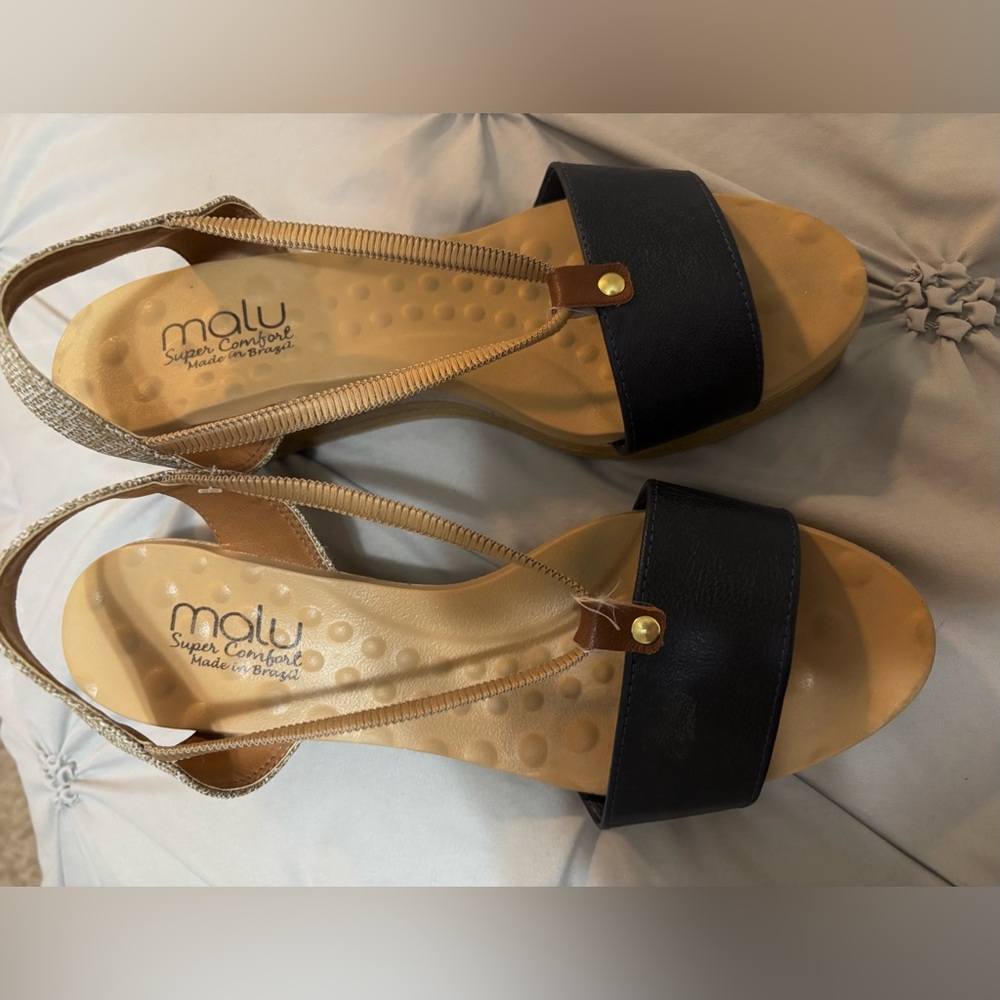 Women’s wedged shoes.